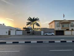 للبيع بيت على الشارع العام في منطقة الصبخة مقابل النخيلات ،، البيت مساحته 5292 قدم ،، يتكون من صالة/مجلس/5غرف/5 حمامات/