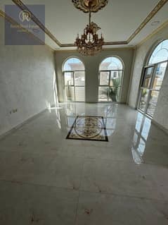 فيلا واسعة للإيجار مكونة من 5 غرف نوم || هوشي الشارقة