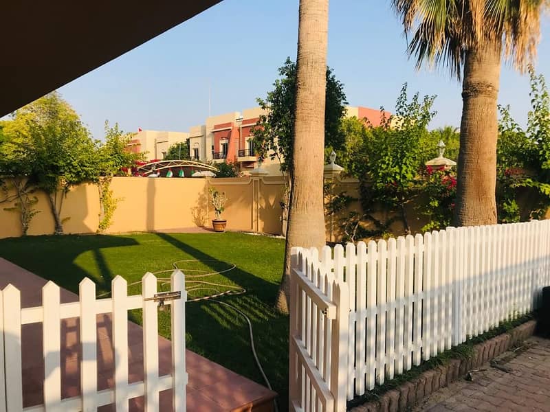 Elegant spacious 4 bed room villa with private garden in Al Safa 2 Elegant spacious 4 bed room villa with private garden in Al Safa 2