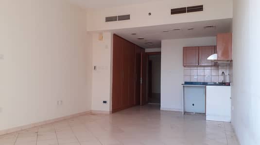 STUDIO FOR RENT IN IMPZ WITH PARKING STUDIO FOR RENT IN IMPZ WITH PARKING