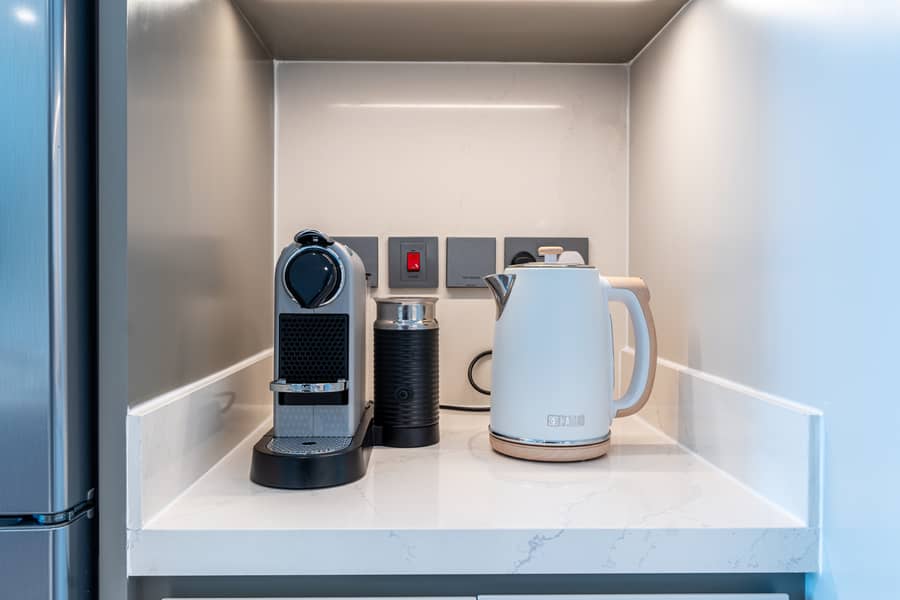 8 Kitchen 2. jpg