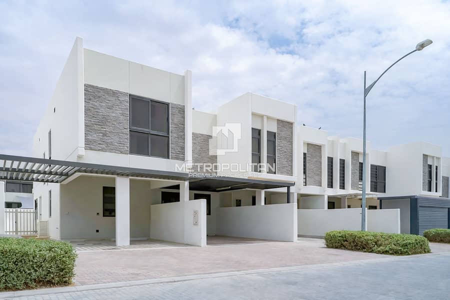 Spacious 3BR plus Maid's | Private Garden | Claret Spacious 3BR plus Maid's | Private Garden | Claret