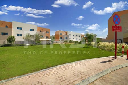 فیلا 5 غرف نوم للبيع في الريف، أبوظبي - External Photo of Contemporary Village Al Reef Villas Al Reef Abu Dhabi UAE (48). jpg