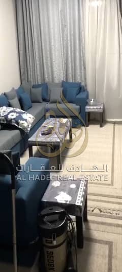شقة مفروشة للبيع في منطقة النهدة غرفتين ماستر وصالة كبيرة قابلة للتحويل إلى ثلاث غرف مساحة واسعة 1400 قدم مربع عدد 3 حمامات بالإضافة إلى غرفة خادمة