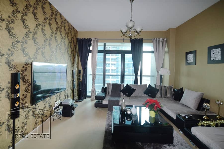 Fully Furnished - Spacious 1 Bed - Vacant