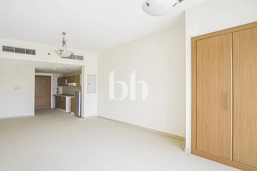 4 Image 0