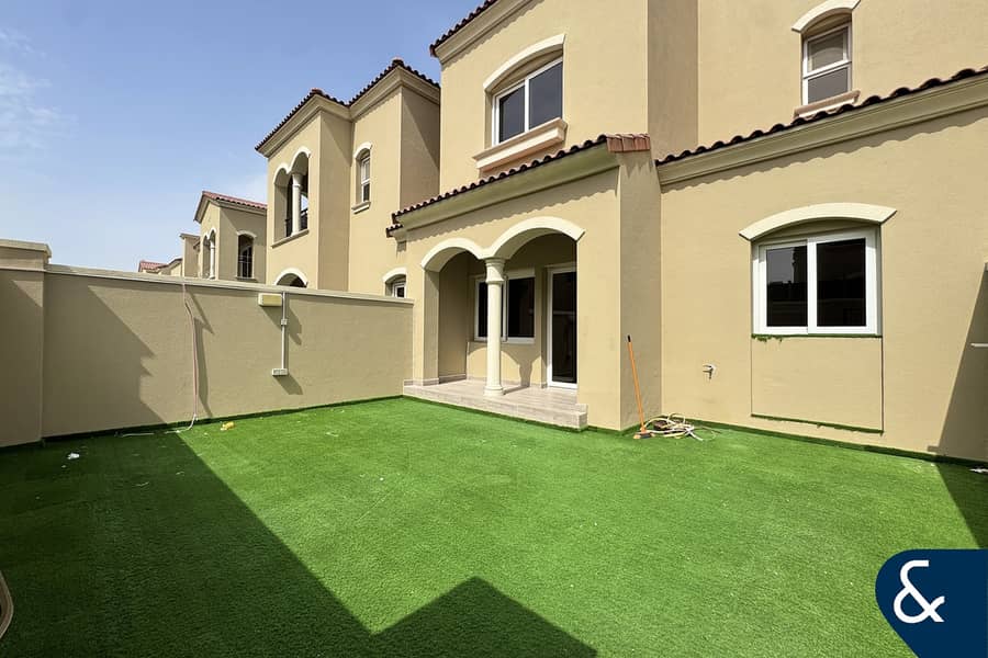 Close to Pool | Type D+ | Vacant Now Close to Pool | Type D+ | Vacant Now