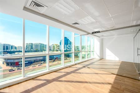 Office for Rent in Deira, Dubai - Partitioned | Bright Layout | Vacant