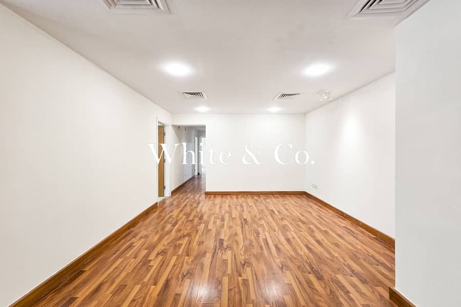 Upgraded| Spacious Unit | Prime Location Upgraded| Spacious Unit | Prime Location