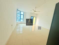 شقة غرفتين وصالة مع غرفة خادمة للإيجار في أبراج الخور – 4 أو 6 دفعات – سعر مميز