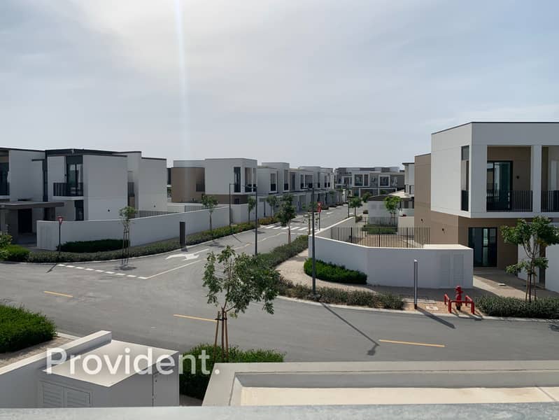 Corner Villa | Close to Amenities | Family Living Corner Villa | Close to Amenities | Family Living