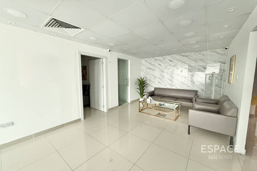 Vacant | Fitted| Prime Location Vacant | Fitted| Prime Location