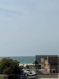 ارقي واجمل واكبر فيلا في شرقان مسبح كبير باركن كبير اربع غرف كبار ماستر خزائن 2 مطبخ واحد كبير وواحد تحضيري صغير قريبه من جميع الخدمات