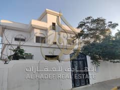 فيلا مستقلة فاخرة للإيجار في منطقة شرقان، واحدة من أرقى وأهدأ المناطق السكنية في الشارقة، حيث الخصوصية التامة والمساحات الواسعة التي توفر أسلوب حياة ر