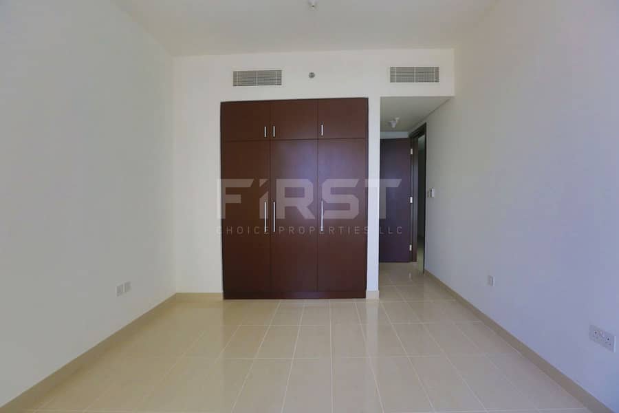 10 Internal Photo of 1 Bedroom Apartment in Burooj Views Marina Square Al Reem Island Abu Dhabi UAE (8). jpg