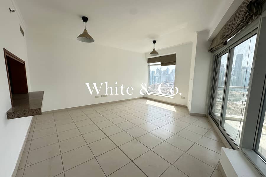 Spacious | Mid Floor | View of Downtown Spacious | Mid Floor | View of Downtown