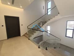 فيلا سوبر لوكس للايجار في منطقه العوير الاولي الفيلا عبارة عن 5غرف نوم ماستر+صاله+مجلس+مطبخ +ملحق خارجي+ غرفه خادمه+غرفه غسيل + حديقه مزروعه+باركن مغ