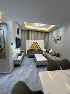 فرصة للتملك في جاردن سيتي شقة 2 وصالة بمساحة كبيرة قدم مع الأثاث والمواقف