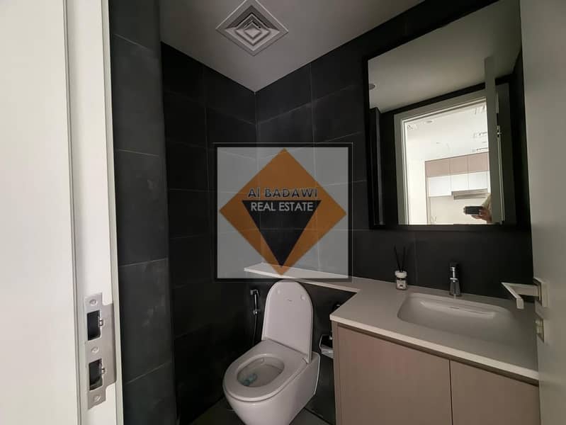 18 5b28ad96-b993-4afd-bdfd-d6867ec75b31. jpg