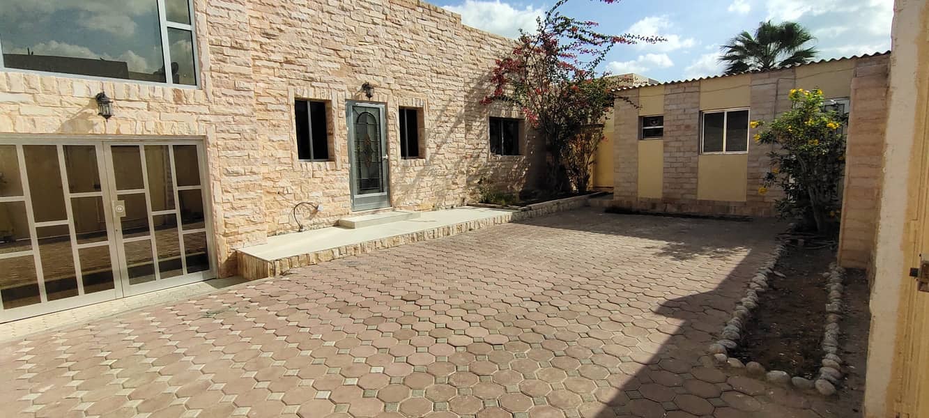 *** GREAT DEAL - 4BHK Single Storey Villa with pretty garden space in Al Hazzanah available for affordable prices ***