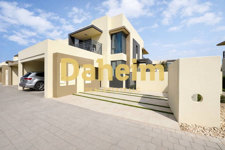 Modern villa in sunny neighbourhood. jpg Modern villa in sunny neighbourhood. jpg
