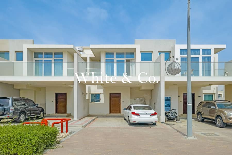 Vacant | Single Row | Close to Amenities Vacant | Single Row | Close to Amenities