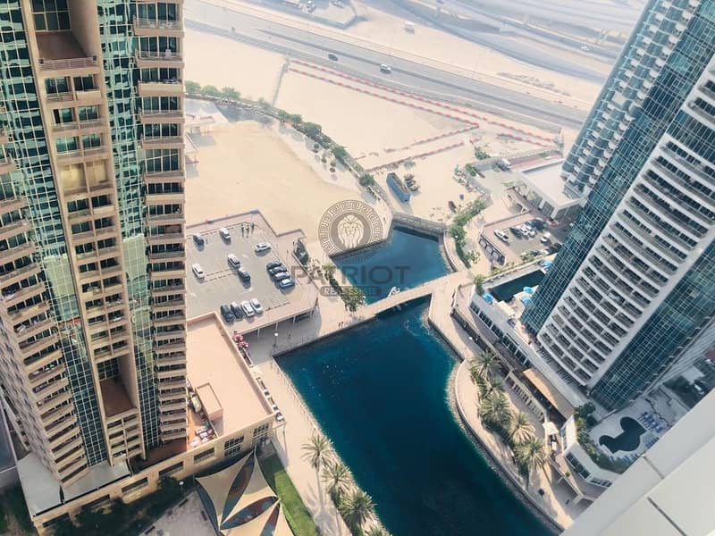 44 Breathtaking view in new Building Dubai gate 2 few mints walk to metro station