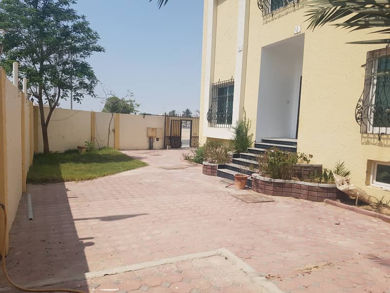 $$ Spacious 4 Bedroom Villa with pretty garden space available in Al Falaj area, Sharjah