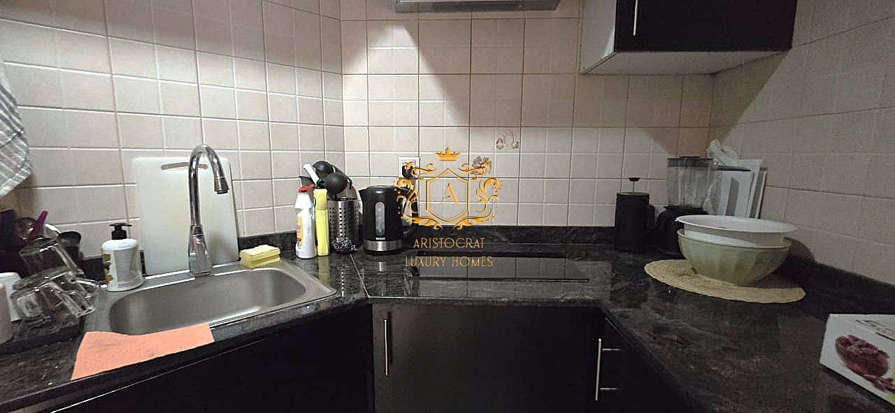 6 Kitchen 04. jpeg