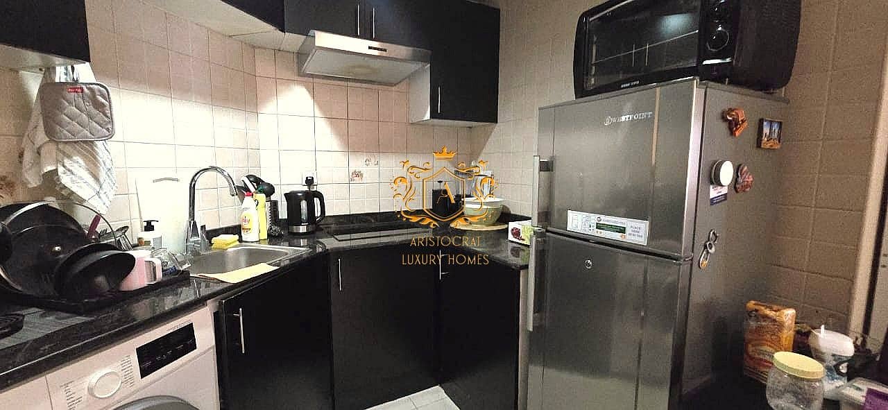 8 Kitchen 07. jpeg