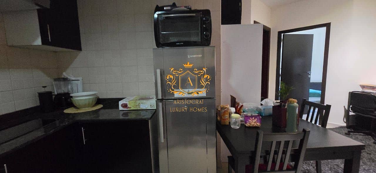 9 Kitchen 02. jpeg