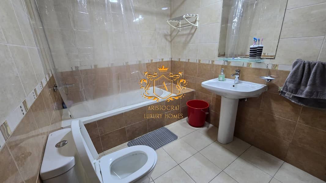 16 Bathroom 01. jpeg