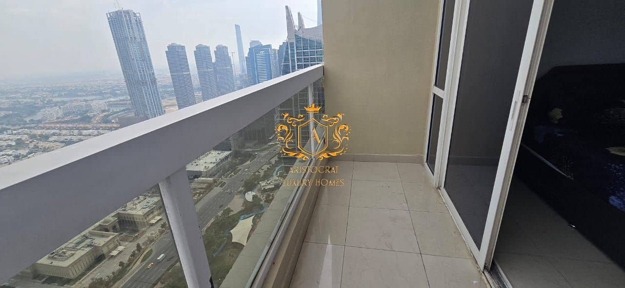 23 Balcony 01. jpeg