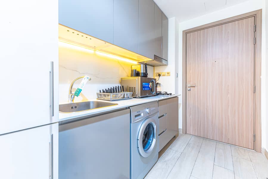 8 Kitchen 3. jpg