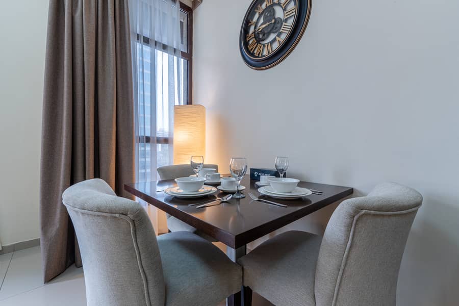 4 Dining 1. jpg