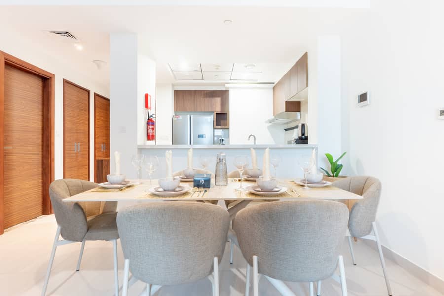 8 Dining 1. jpg