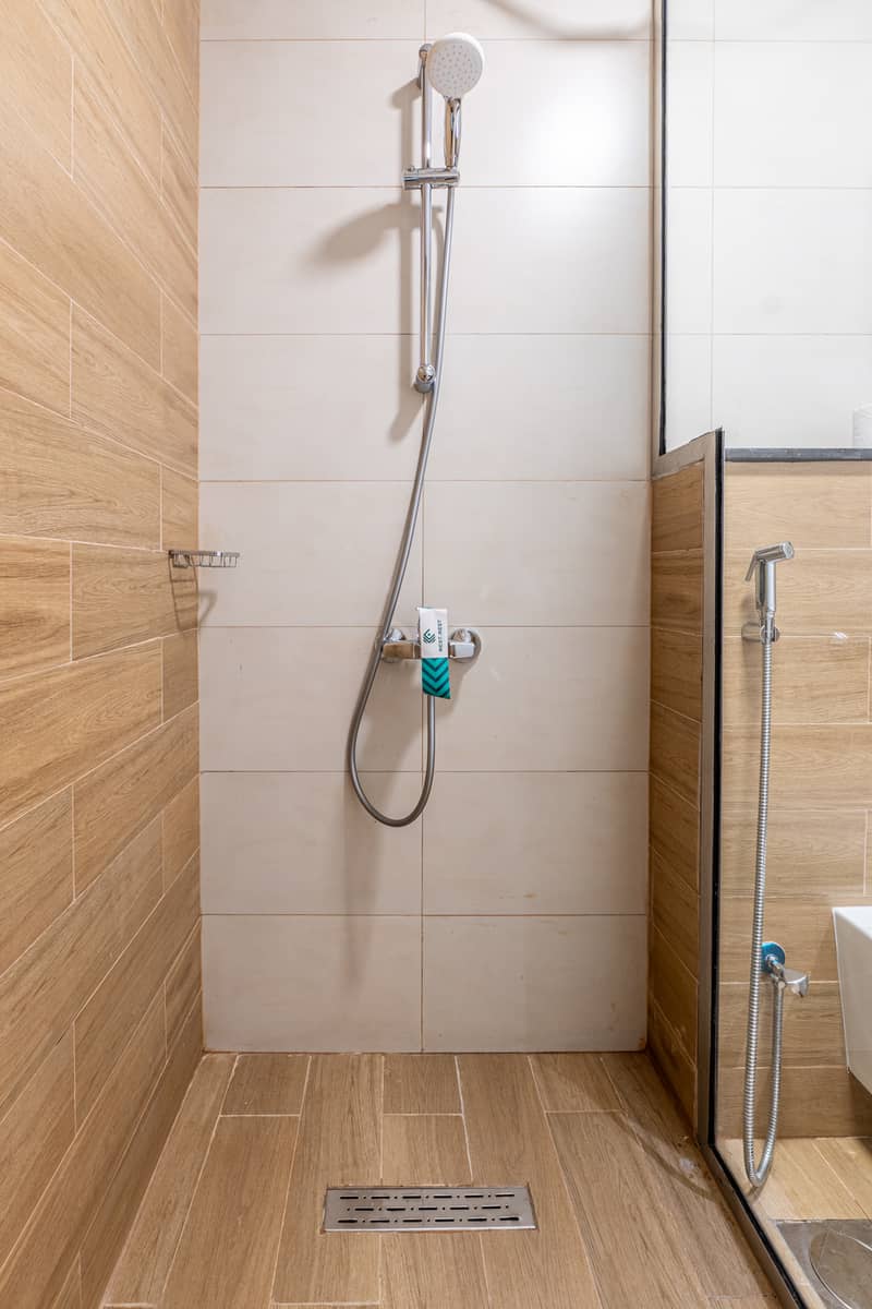 12 Washroom 2. jpg