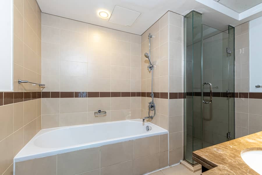 12 Washroom 1.1. jpg