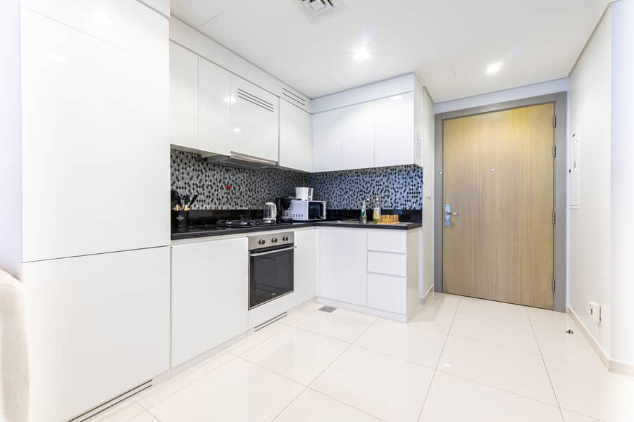 7 Kitchen 1. jpg