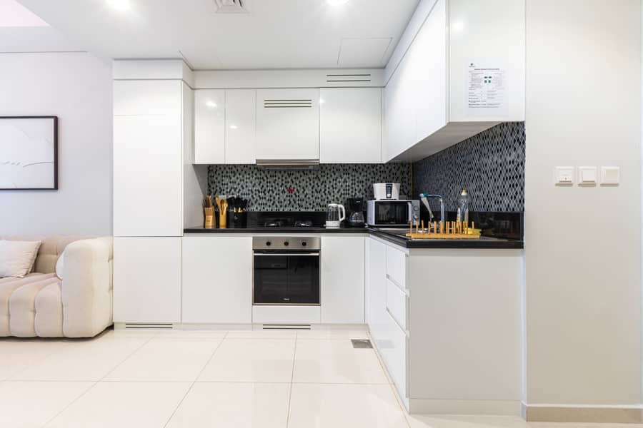 8 Kitchen 2. jpg