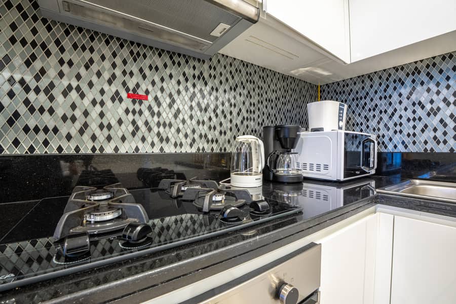 9 Kitchen 3. jpg
