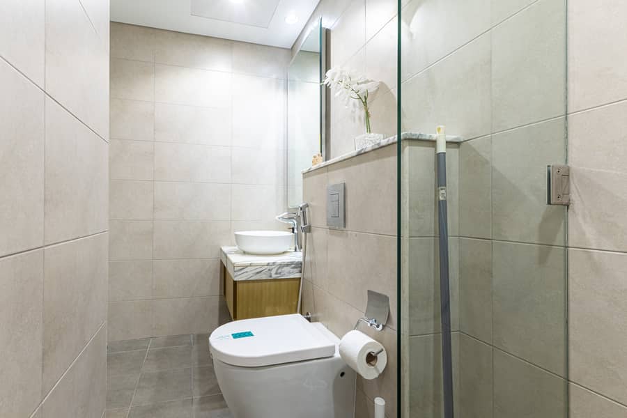 21 Washroom 1.2. jpg