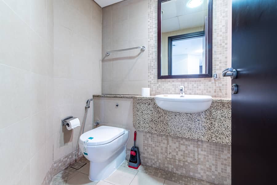 16 Washroom 3. jpg