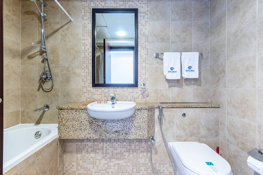 18 Washroom 2. jpg