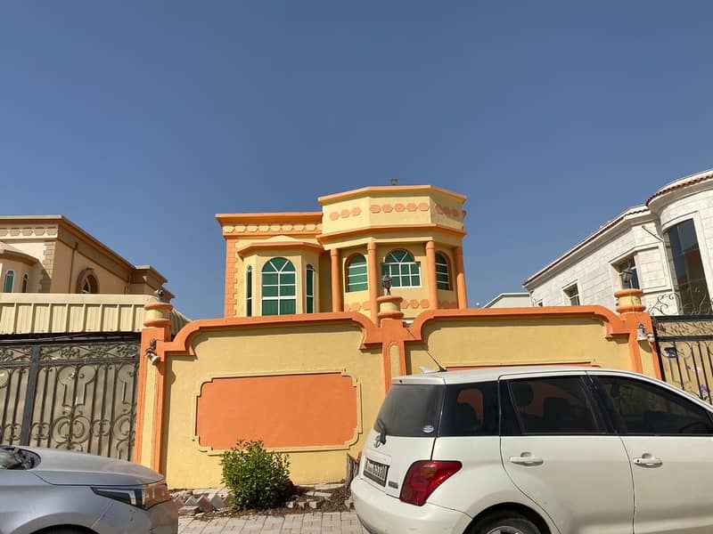 Villa for sale with water, electricity and air conditioners at an excellent price with the possibility of bank financing.