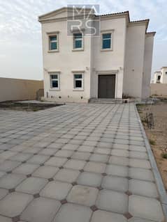 فيلا مشرقة ومستقلة بثلاث غرف نوم للإيجار بسعر 130 ألف درهم فقط