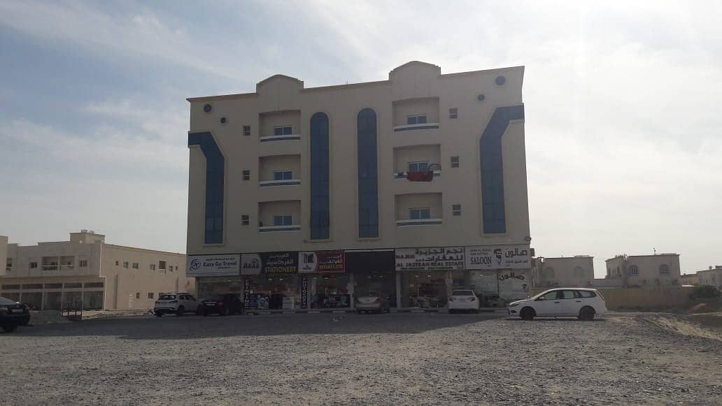 بناية للبيع في عجمان منطقة المويهات 2 جديدة العمر مساحة واسعة جدا و موقع مميز