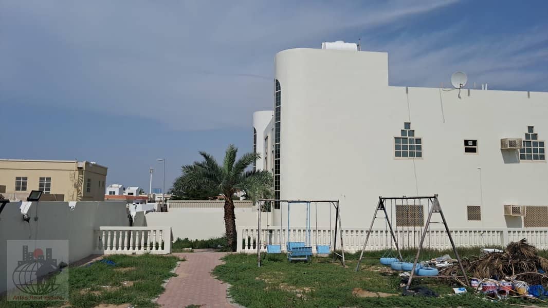 4 669e547c-d0dd-4380-beba-8b96bd9d08eb. jpg
