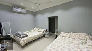 بيت عربي بنظام فيلا طابقين للبيع بمساحة واسعة مصين بالكامل