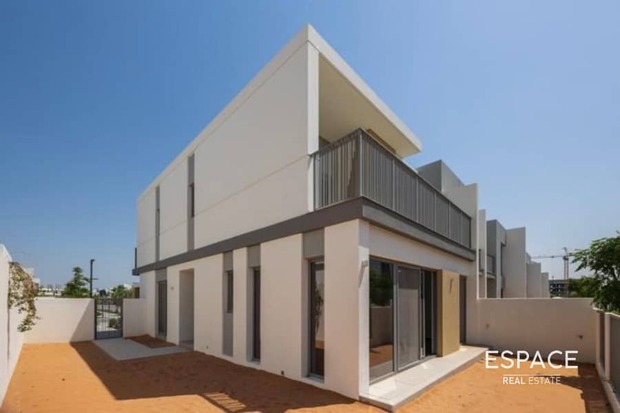 Exclusive | Landscaped | Close to Amenities Exclusive | Landscaped | Close to Amenities